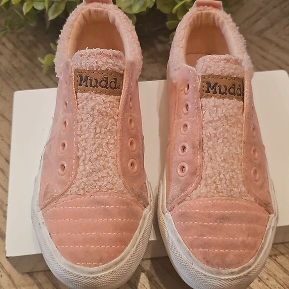 Mudd Sherpa Pink Kids Slip On Sneakers Size 1 - Picture 2 of 9